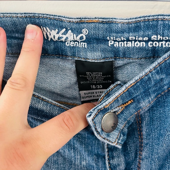 Denim Booty Shorts - Picture 6 of 6